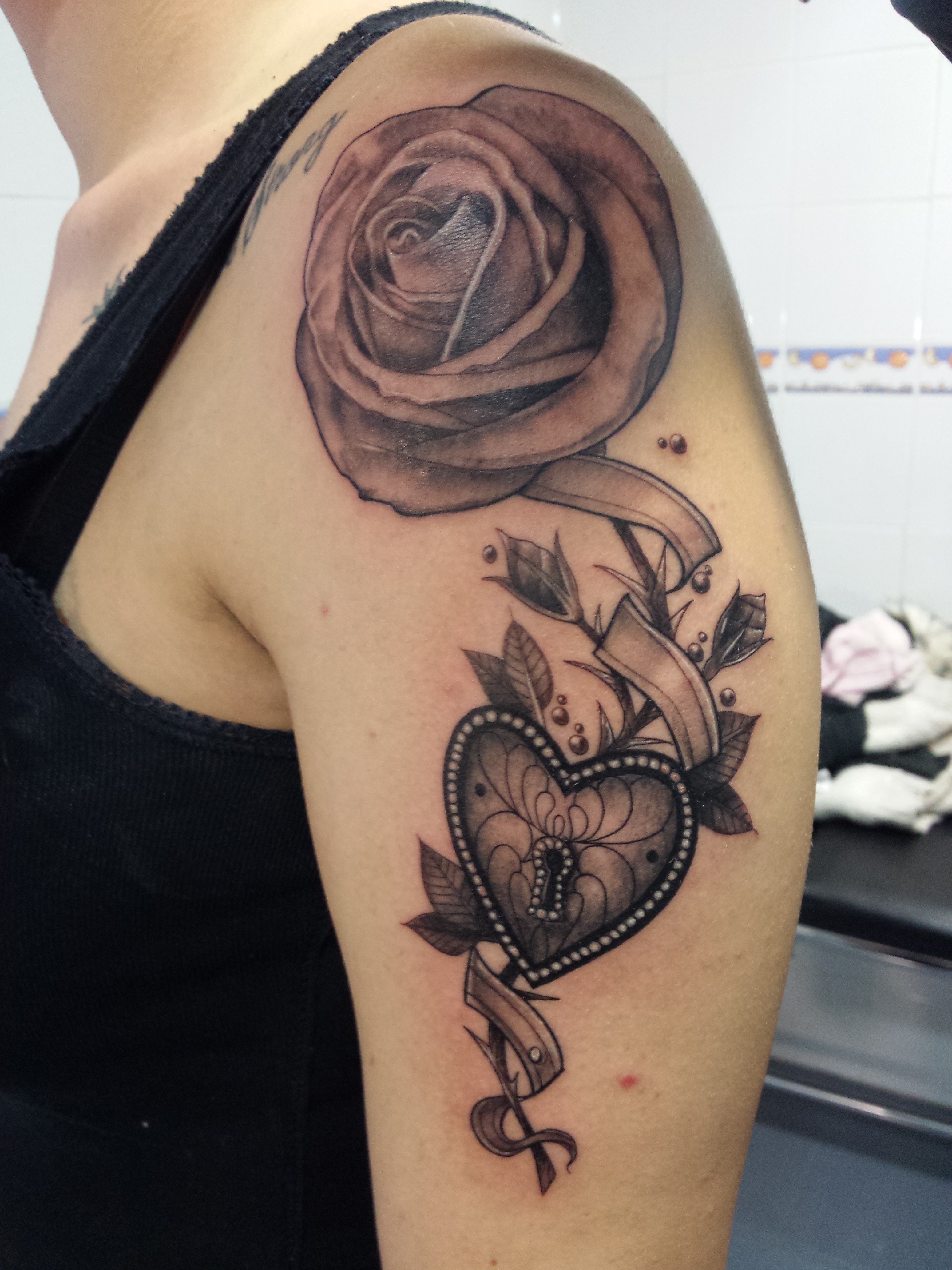 Rosa-Corazón-Jorge García-Tatuajes L'Eliana