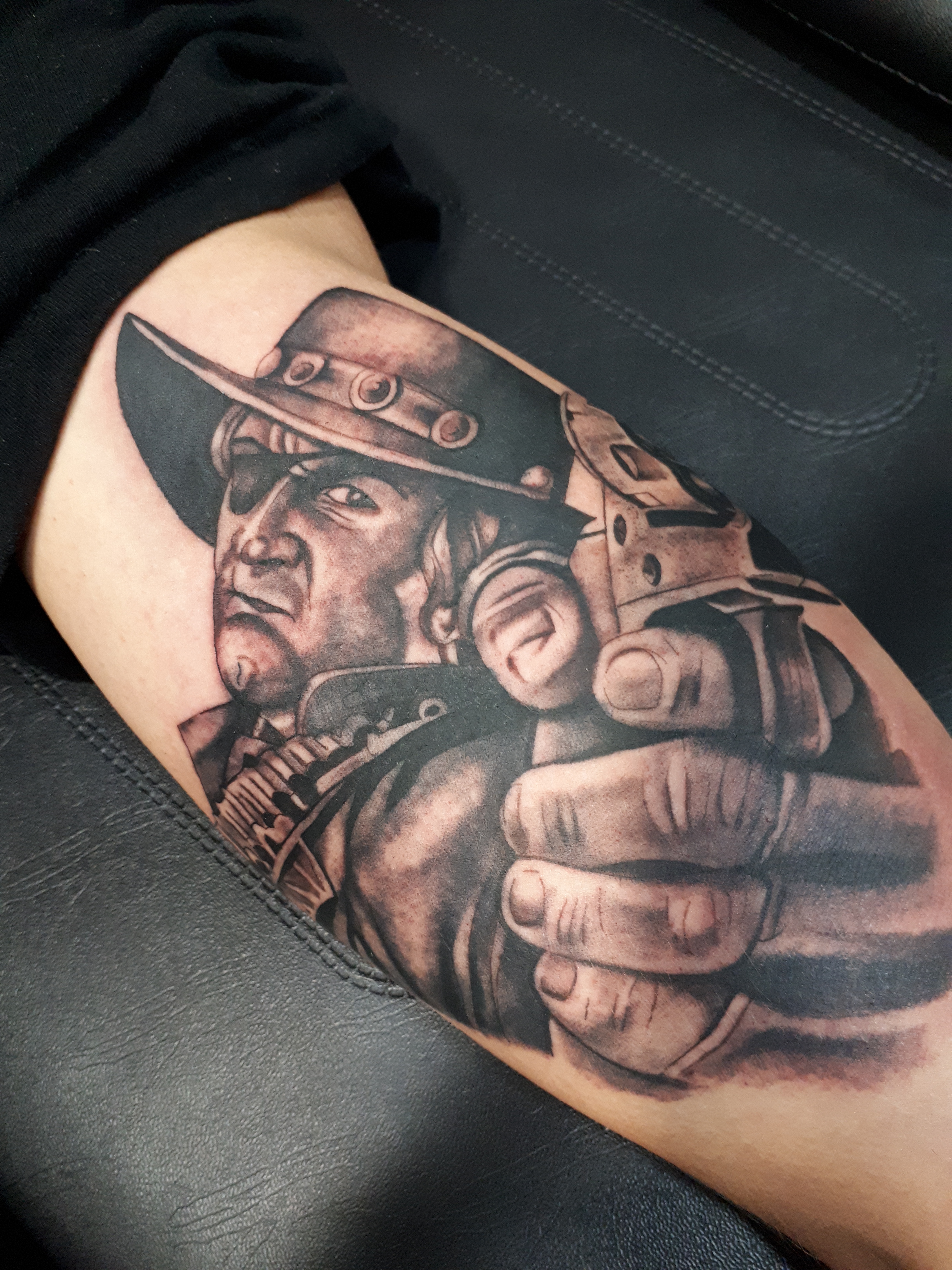 attoo pistola-vaquero-Tatuajes L'Eliana-Jorge Terrorize